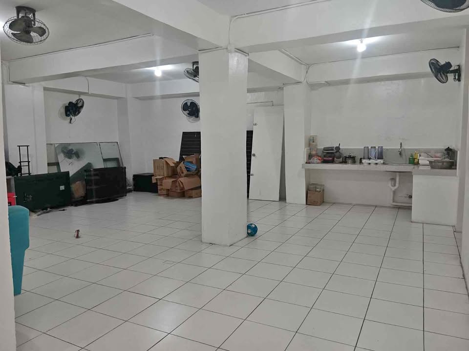For rent stock room/bodega – photo 1