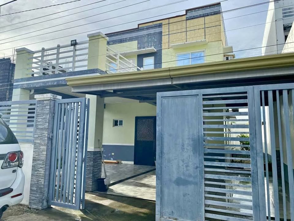 House and lot – photo 1